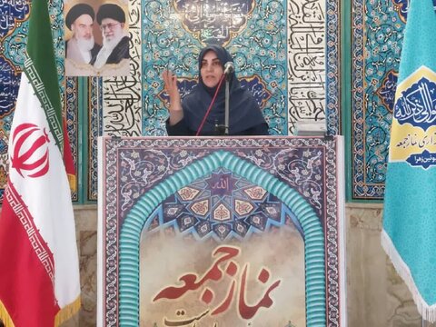 میز خدمت بهزیستی بوئین زهرا در مسجد جامع برگزار شد.