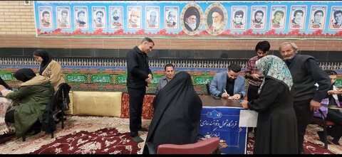 بهارستان | برگزاری میز خدمت بهزیستی در مسجد علی‌اکبر(ع) با حضور رئیس وکارشناسان اورژانس اجتماعی