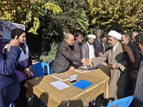 رباط کریم |برگزاری میز خدمت اداره بهزیستی در مصلای شهرستان   