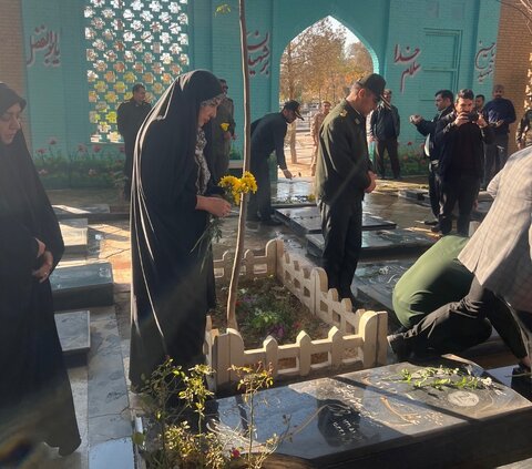 پاکدشت | غبارروبی مزار شهدای گمنام با حضور رییس و همکاران بهزیستی و  اورژانس اجتماعی 