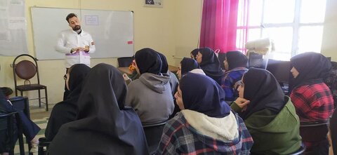 برنامه آموزشی معرفی اورژانس اجتماعی ۱۲۳ در هنرستان عترت سریش‌آباد قروه برگزار شد