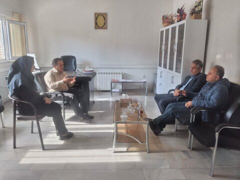 نشست معاون توسعه کارآفرینی، اشتغال و توانمندسازی بهزیستی با مسئولان مؤسسه خیریه روجیار کردستان