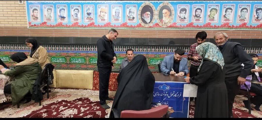 بهارستان | برگزاری میز خدمت بهزیستی در مسجد علی‌اکبر(ع) با حضور رئیس وکارشناسان اورژانس اجتماعی