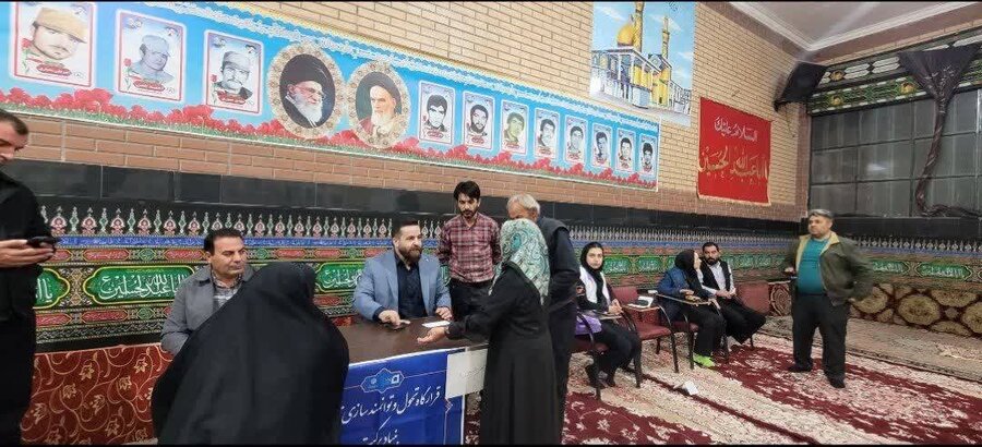 بهارستان | برگزاری میز خدمت بهزیستی در مسجد علی‌اکبر(ع) با حضور رئیس وکارشناسان اورژانس اجتماعی