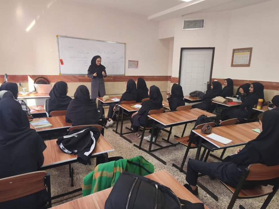 قرچک l برگزاری کارگاه‌های آموزشی پیش از ازدواج برای دانش‌آموزان دختر 