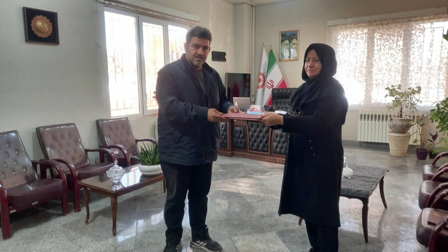 فیروزکوه | تجلیل از ایثارگران شاغل در بهزیستی در هفته بسیج