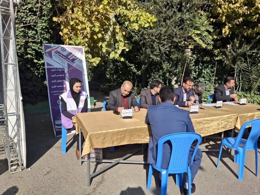 رباط کریم |برگزاری میز خدمت اداره بهزیستی در مصلای شهرستان   