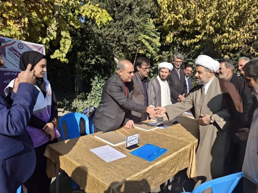 رباط کریم |برگزاری میز خدمت اداره بهزیستی در مصلای شهرستان   