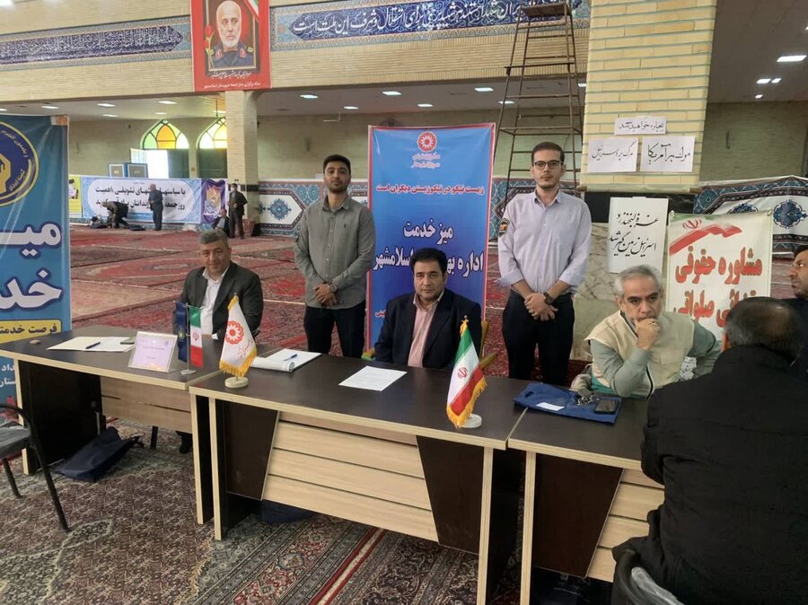 اسلامشهر| میز خدمت با حضور رئیس اداره و استقرار تیم اورژانس اجتماعی 