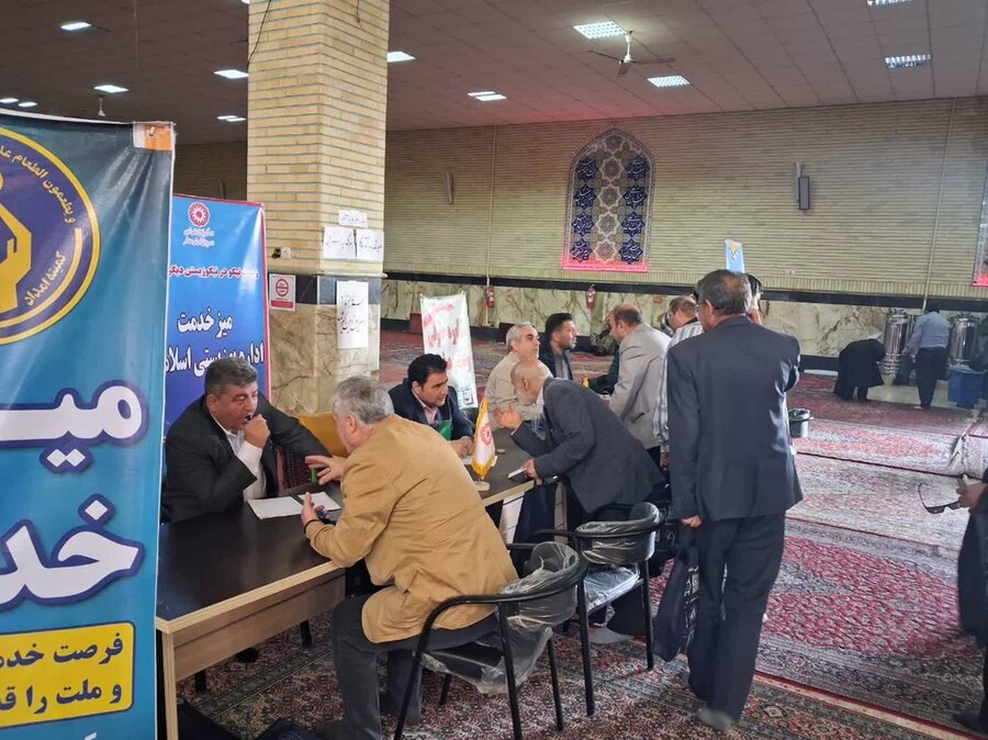 اسلامشهر| میز خدمت با حضور رئیس اداره و استقرار تیم اورژانس اجتماعی 