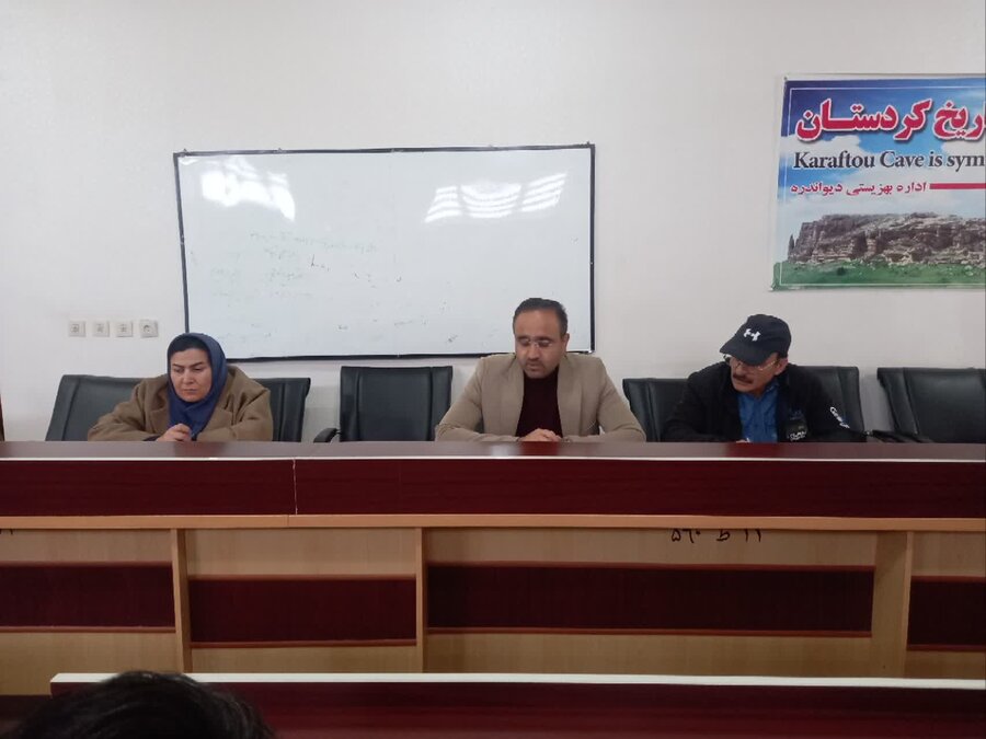 جلسه هماهنگی برنامه‌های روز جهانی معلولان در دیواندره برگزار شد
