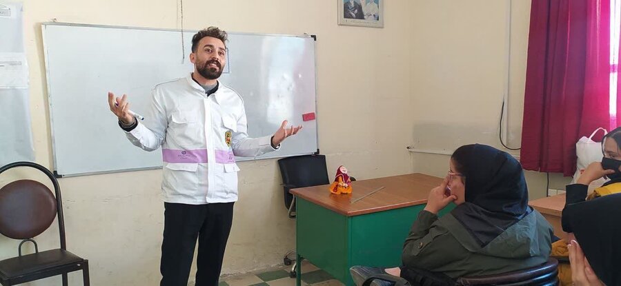 برنامه آموزشی معرفی اورژانس اجتماعی ۱۲۳ در هنرستان عترت سریشآباد قروه برگزار شد