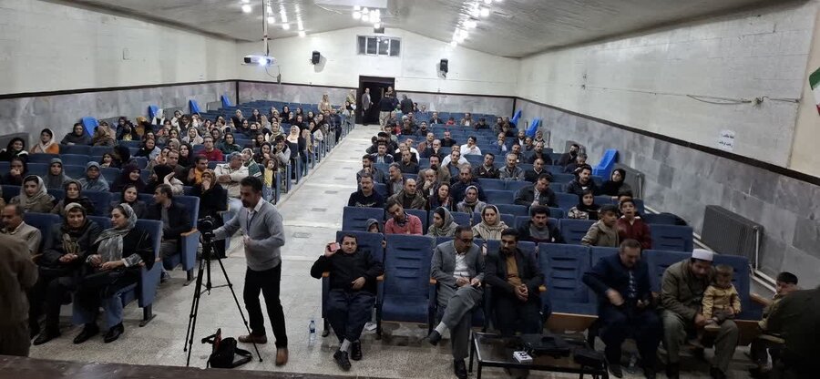 کارگاه «ارتباط مؤثر با فرزندان ۲» با حضور پرشور خانوادهها در دیواندره برگزار شد