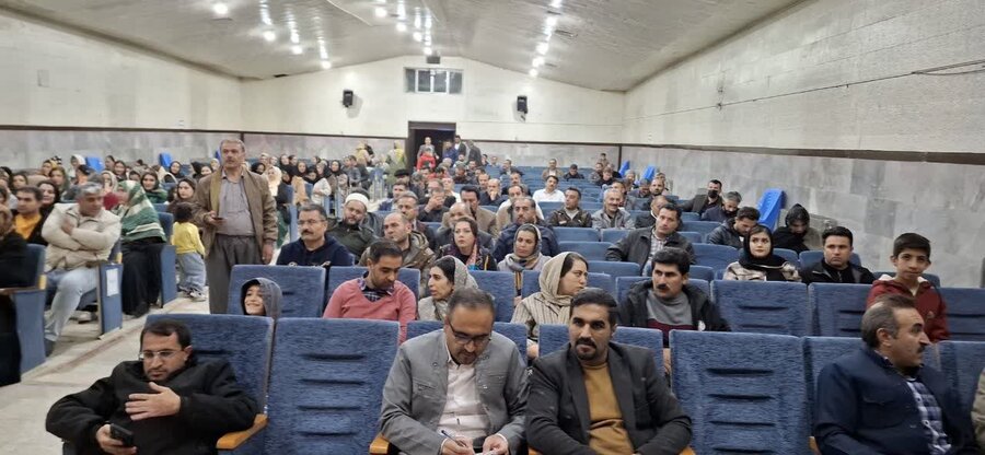 کارگاه «ارتباط مؤثر با فرزندان ۲» با حضور پرشور خانواده‌ها در دیواندره برگزار شد 
