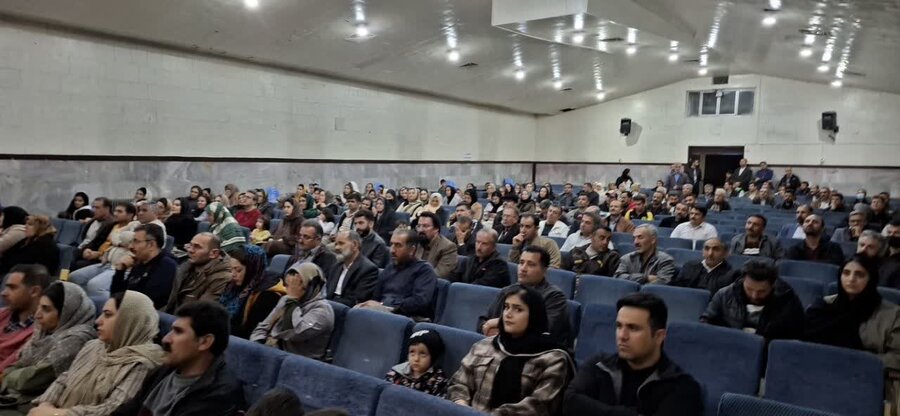 کارگاه «ارتباط مؤثر با فرزندان ۲» با حضور پرشور خانوادهها در دیواندره برگزار شد