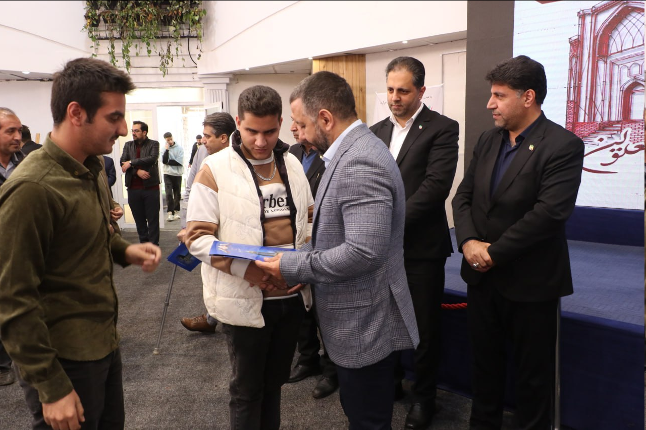 همدان میزبان همایش پرشور «عبور از محدودیت‌ها» شد