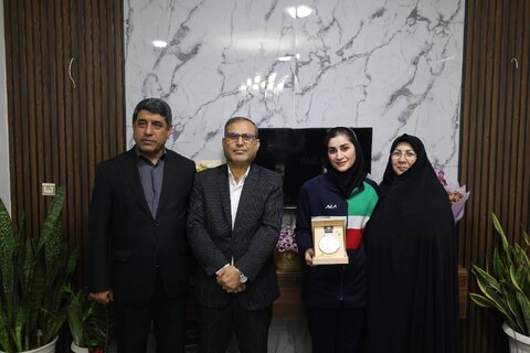 صدای موفقیت در سکوت؛ تجلیل سرپرست اداره کل بهزیستی مازندران از قهرمان طلایی تکواندو ناشنوایان