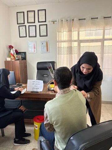 اجرای برنامه پیشگیرانه تزریق واکسن آنفولانزا در مراکز توانبخشی روزانه بهزیستی شهرستان ساوجبلاغ