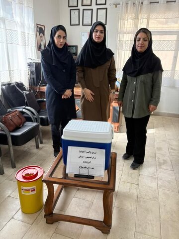 اجرای برنامه پیشگیرانه تزریق واکسن آنفولانزا در مراکز توانبخشی روزانه بهزیستی شهرستان ساوجبلاغ