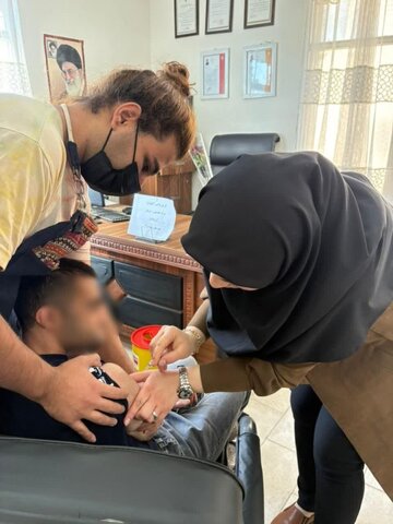 اجرای برنامه پیشگیرانه تزریق واکسن آنفولانزا در مراکز توانبخشی روزانه بهزیستی شهرستان ساوجبلاغ