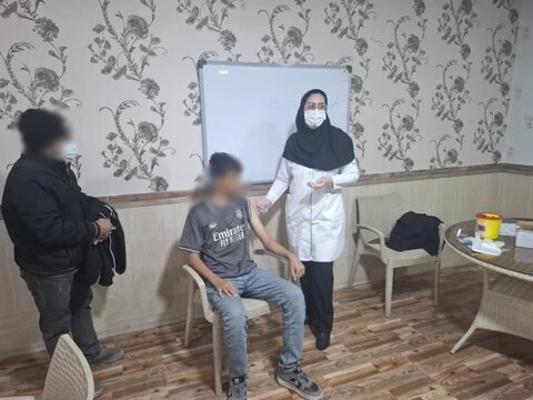 اجرای برنامه پیشگیرانه تزریق واکسن آنفولانزا در مراکز توانبخشی روزانه بهزیستی شهرستان ساوجبلاغ