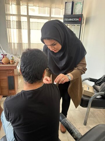 اجرای برنامه پیشگیرانه تزریق واکسن آنفولانزا در مراکز توانبخشی روزانه بهزیستی شهرستان ساوجبلاغ