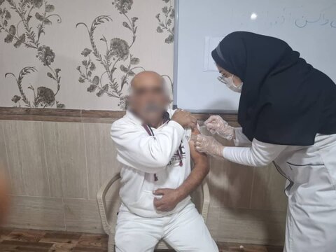 اجرای برنامه پیشگیرانه تزریق واکسن آنفولانزا در مراکز توانبخشی روزانه بهزیستی شهرستان ساوجبلاغ