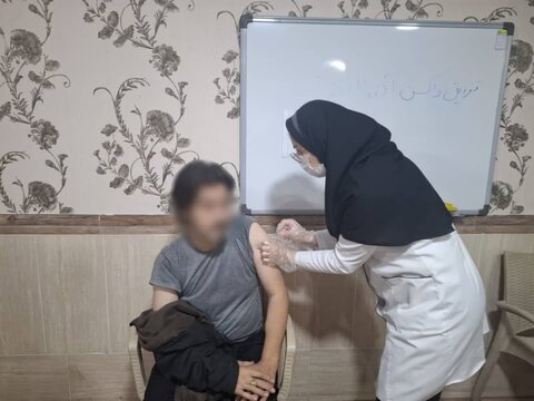اجرای برنامه پیشگیرانه تزریق واکسن آنفولانزا در مراکز توانبخشی روزانه بهزیستی شهرستان ساوجبلاغ