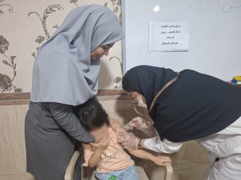 ساوجبلاغ | اجرای برنامه پیشگیرانه تزریق واکسن آنفولانزا در مراکز توانبخشی روزانه بهزیستی شهرستان ساوجبلاغ