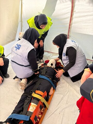 ساوجبلاغ | حضور کارشناسان اورژانس اجتماعی و تیم محب در مانور زلزله مدرسه دخترانه فرزانگان پنج