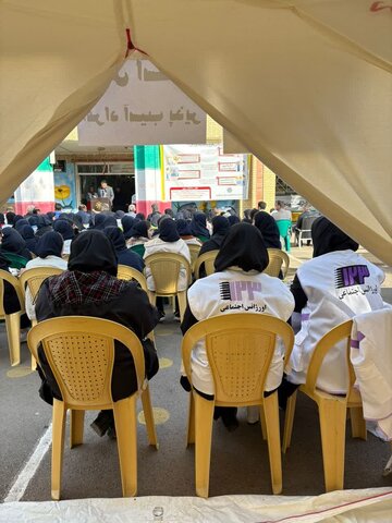 حضور کارشناسان اورژانس اجتماعی و تیم محب در مانور زلزله مدرسه دخترانه  فرزانگان