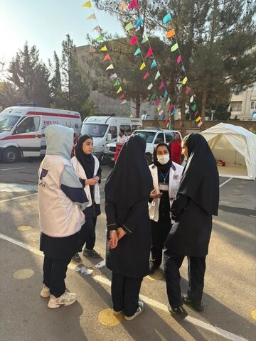 حضور کارشناسان اورژانس اجتماعی و تیم محب در مانور زلزله مدرسه دخترانه  فرزانگان