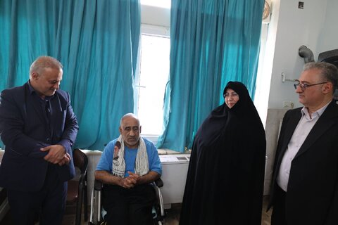 دیدار با تبار ایثار؛ سرپرست بهزیستی مازندران در آسایشگاه جانبازان، تجلیل از قهرمانان انقلاب و دفاع مقدس