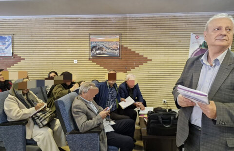 کرج | جلسه آموزشی پیشگیری از آسیب‌های اجتماعی ویژه خانواده‌های بهبود یافته (NA) برگزار شد