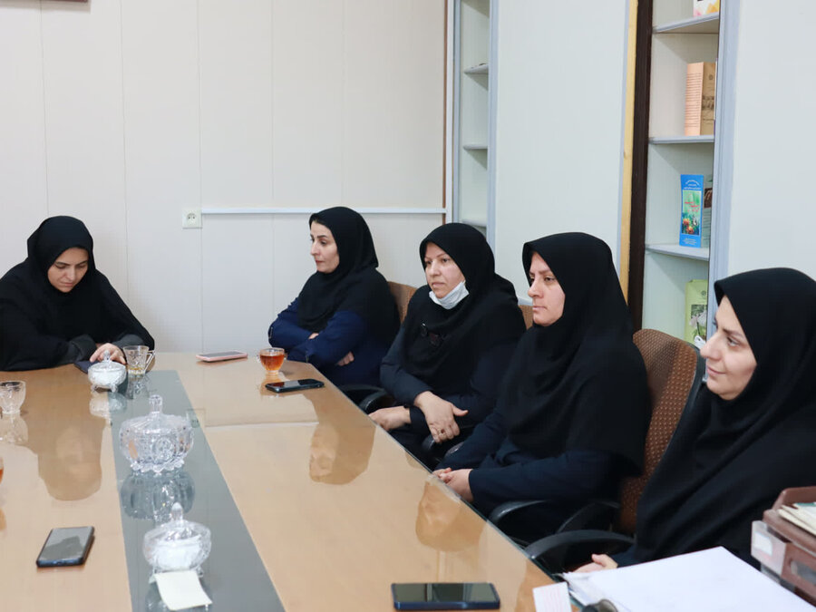 دیدار مدیر آموزش و پرورش با مجموعه اورژانس اجتماعی شهرستان میبد