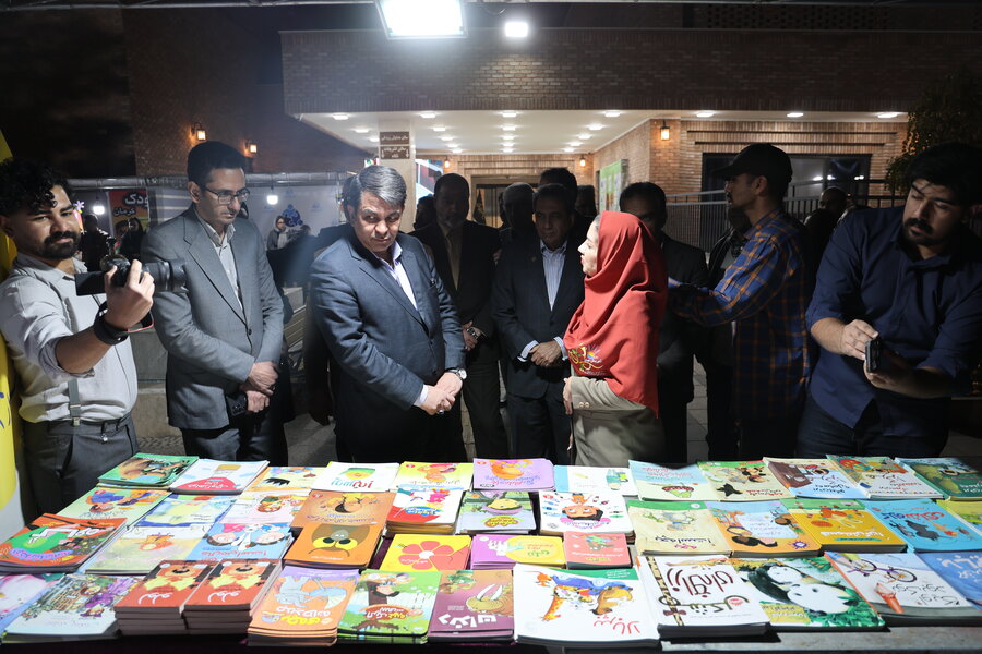 بازدید استاندار و مدیرکل بهزیستی استان کرمان از نمایشگاه توانمندی‌های افراد دارای معلولیت در مجموعه نگاه آفتاب مهر