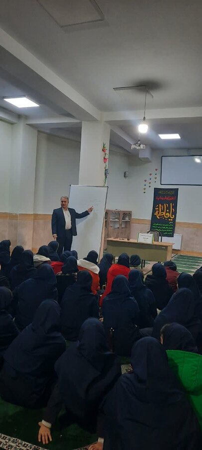 اشتهارد | کلاس آموزشی خودمراقبتی با محوریت پیشگیری از خودکشی در اشتهارد برگزار شد