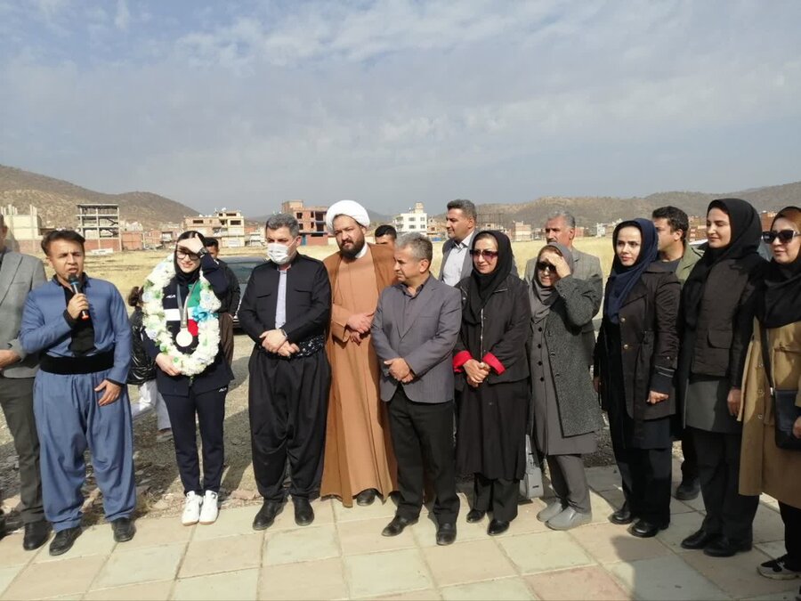 استقبال باشکوه مریوان از نسیبه شهبازی، مدالآور المپیک ۲۰۲۵ ناشنوایان