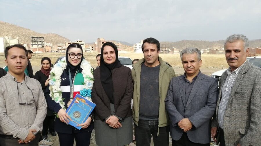 استقبال باشکوه مریوان از نسیبه شهبازی، مدالآور المپیک ۲۰۲۵ ناشنوایان