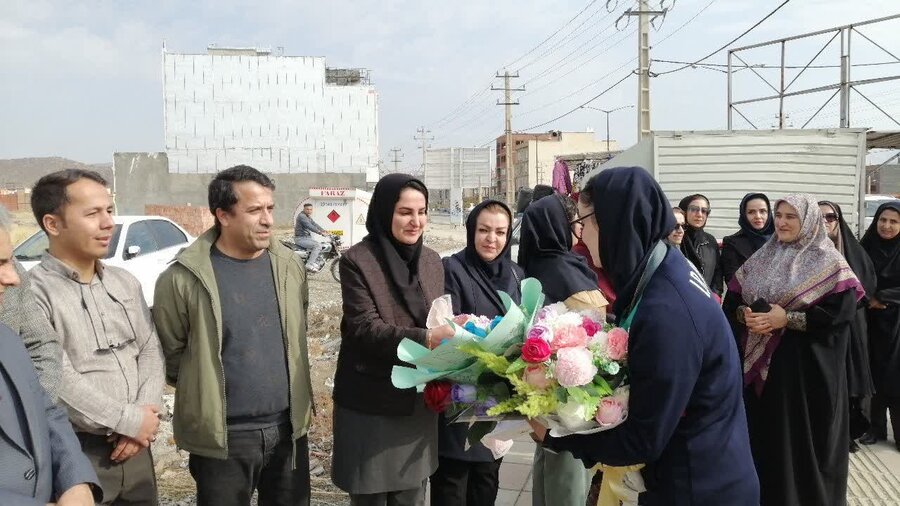 استقبال باشکوه مریوان از نسیبه شهبازی، مدالآور المپیک ۲۰۲۵ ناشنوایان