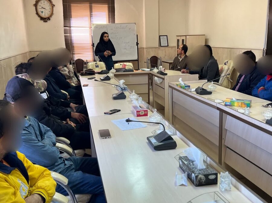 دماوند | برگزاری کارگاه آموزشی آماده سازی شغلی ویژه مددجویان متقاضی تسهیلات اشتغال 