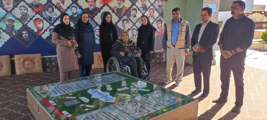 غبارروبی گلزار شهدای گمنام بم به مناسبت هفته جهانی معلولین