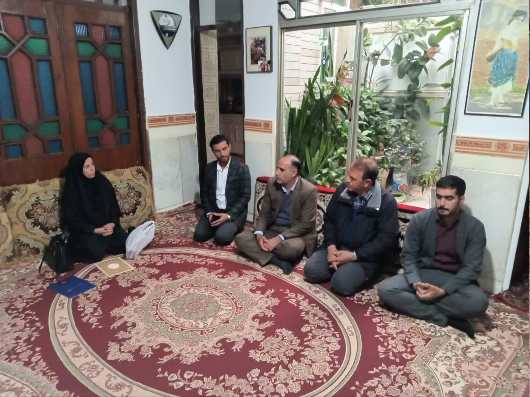 تقدیر از مادر سالمند اسدآبادی که سرپرستی فرزند معلول را برعهده دارد