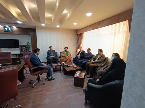 نشست هماهنگی ساخت مرکز جامع خیری اوتیسم با حضور امام‌جمعه زارچ، فرماندار، جمعی از خیرین، رئیس بهزیستی زارچ و با میزبانی نادر هومنیان مدیرکل بهزیستی