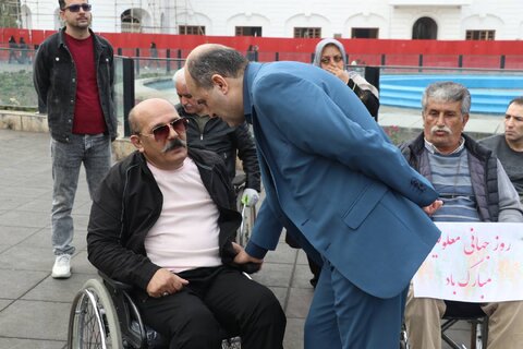 گردهمایی ویلچرسواران در پیاده‌راه فرهنگی رشت