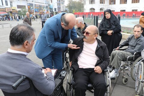 گردهمایی ویلچرسواران در پیاده‌راه فرهنگی رشت