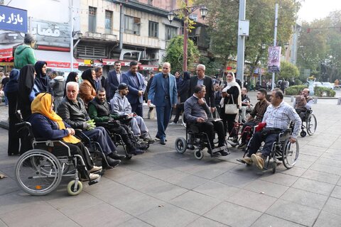 گردهمایی ویلچرسواران در پیاده‌راه فرهنگی رشت