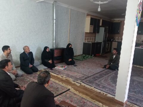 دیدار رئیس اداره بهزیستی شهرستان نرماشیر با هنرمند دارای معلولیت