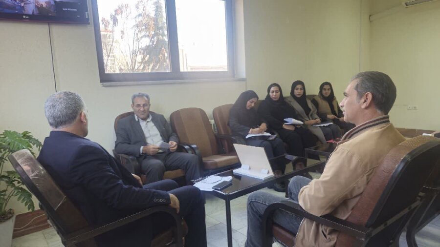 پارس آباد| برگزاری جلسه بازماندگان از تحصیلات زنان سرپرست خانوار و فرزندان در پارس آباد.