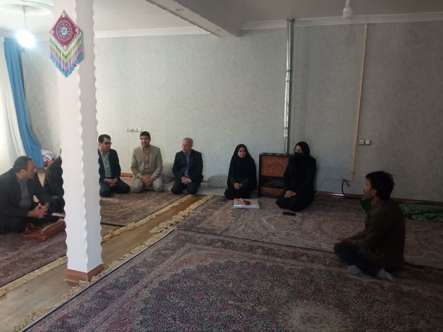 دیدار رئیس اداره بهزیستی شهرستان نرماشیر با هنرمند دارای معلولیت